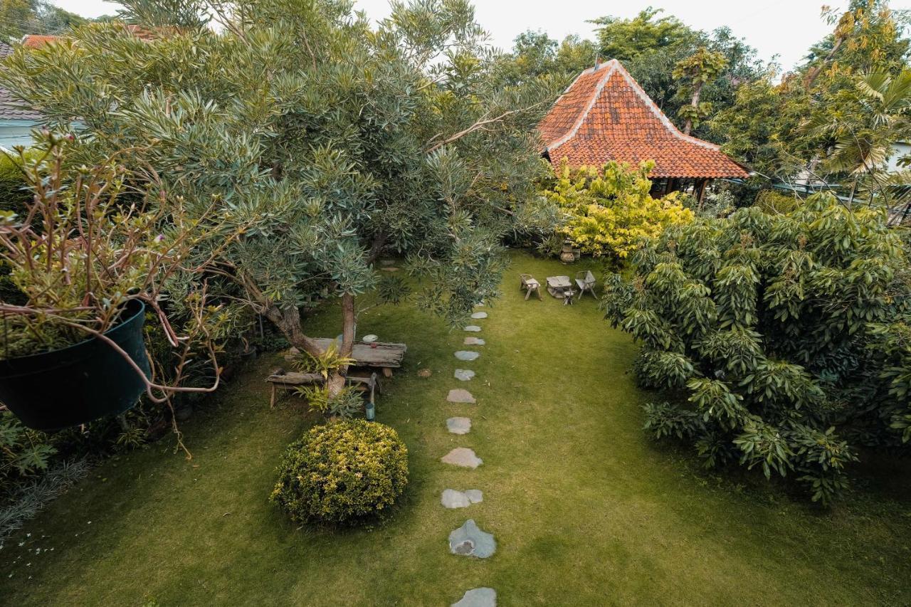 Djajanti House Bed & Breakfast Semarang Eksteriør bilde