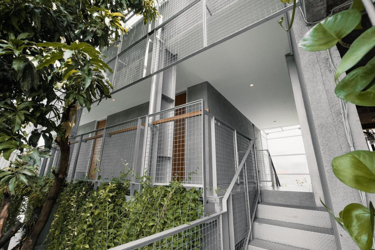 Djajanti House Bed & Breakfast Semarang Eksteriør bilde