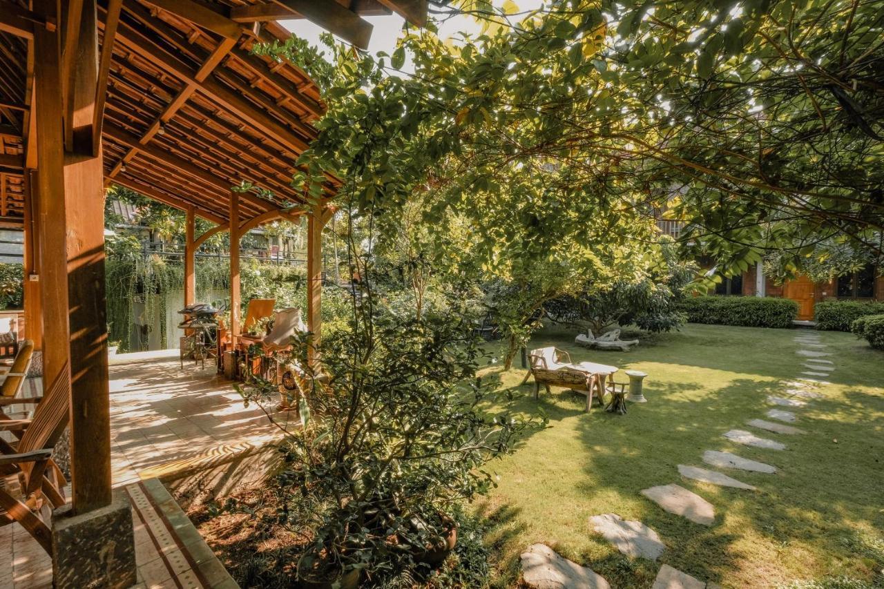 Djajanti House Bed & Breakfast Semarang Eksteriør bilde