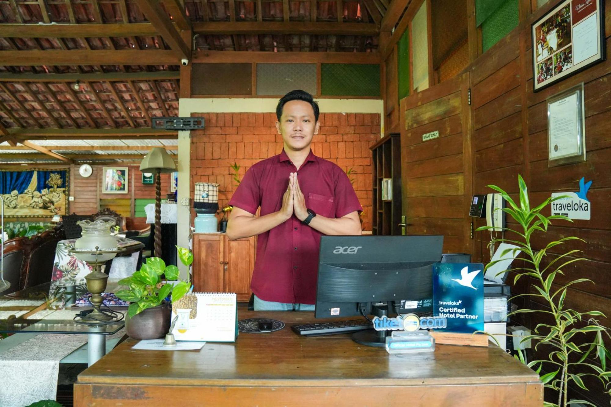 Djajanti House Bed & Breakfast Semarang Eksteriør bilde