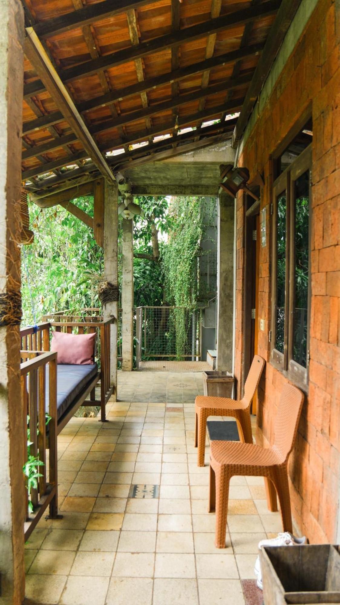 Djajanti House Bed & Breakfast Semarang Eksteriør bilde