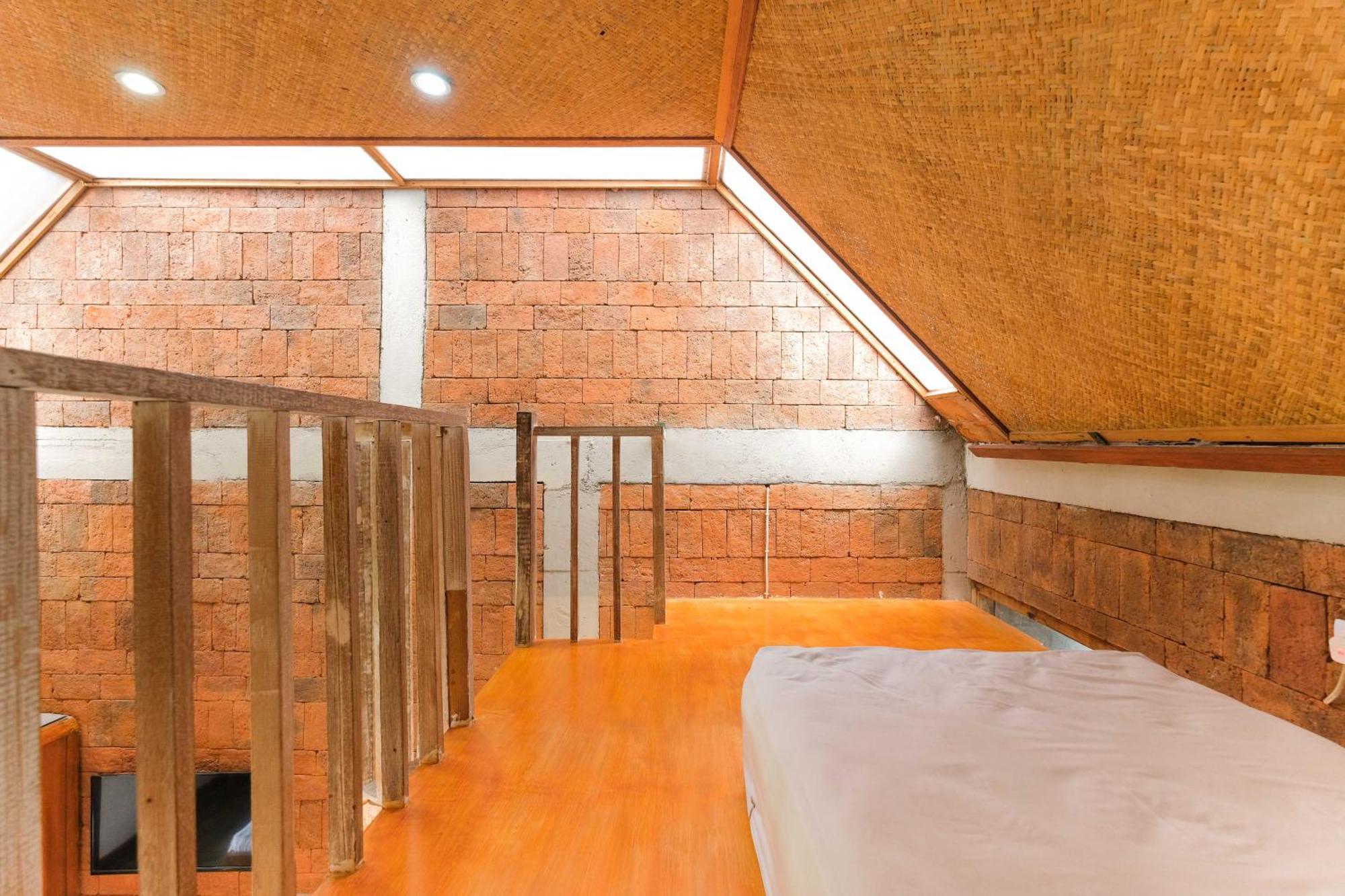 Djajanti House Bed & Breakfast Semarang Eksteriør bilde