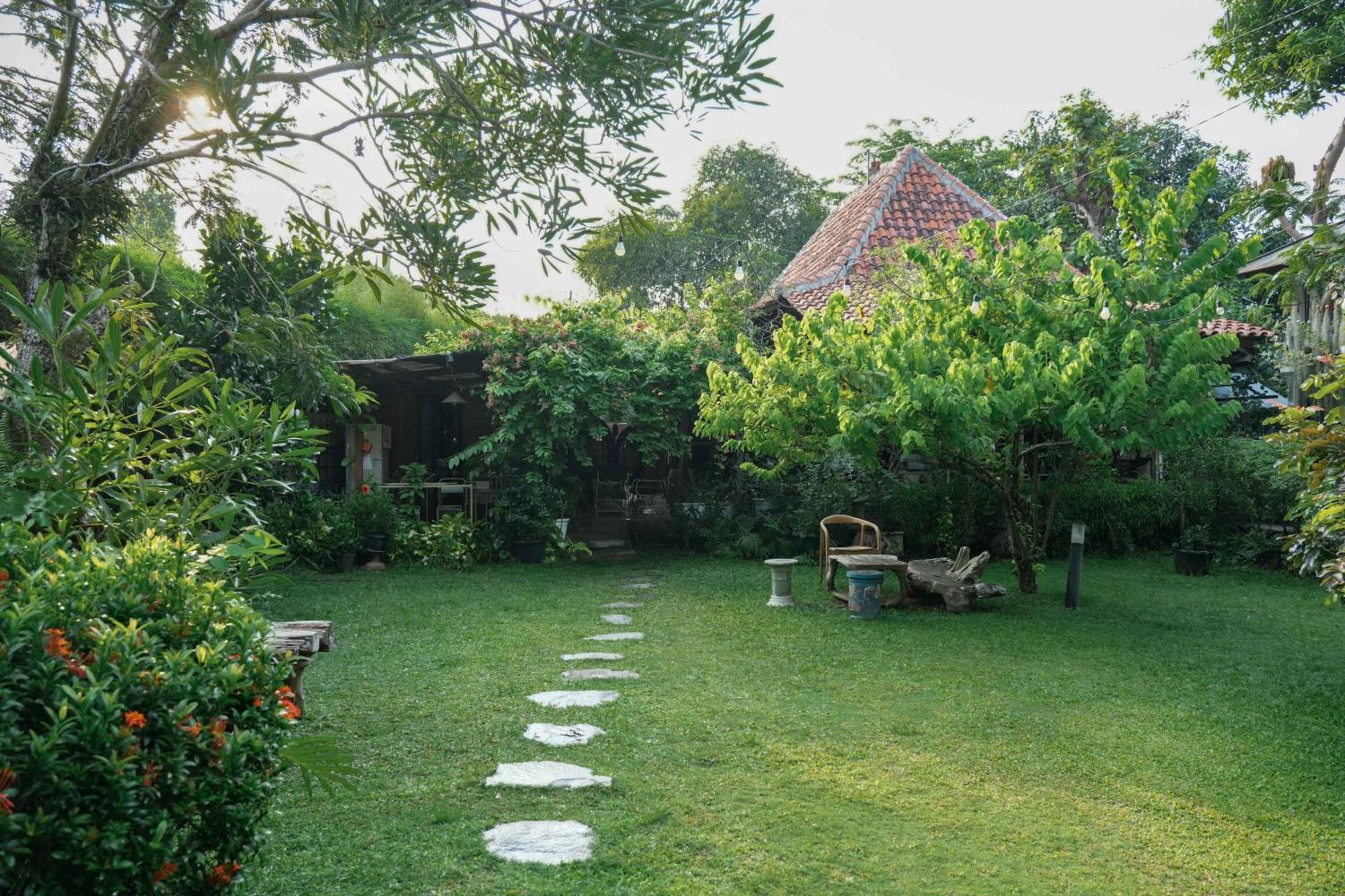 Djajanti House Bed & Breakfast Semarang Eksteriør bilde