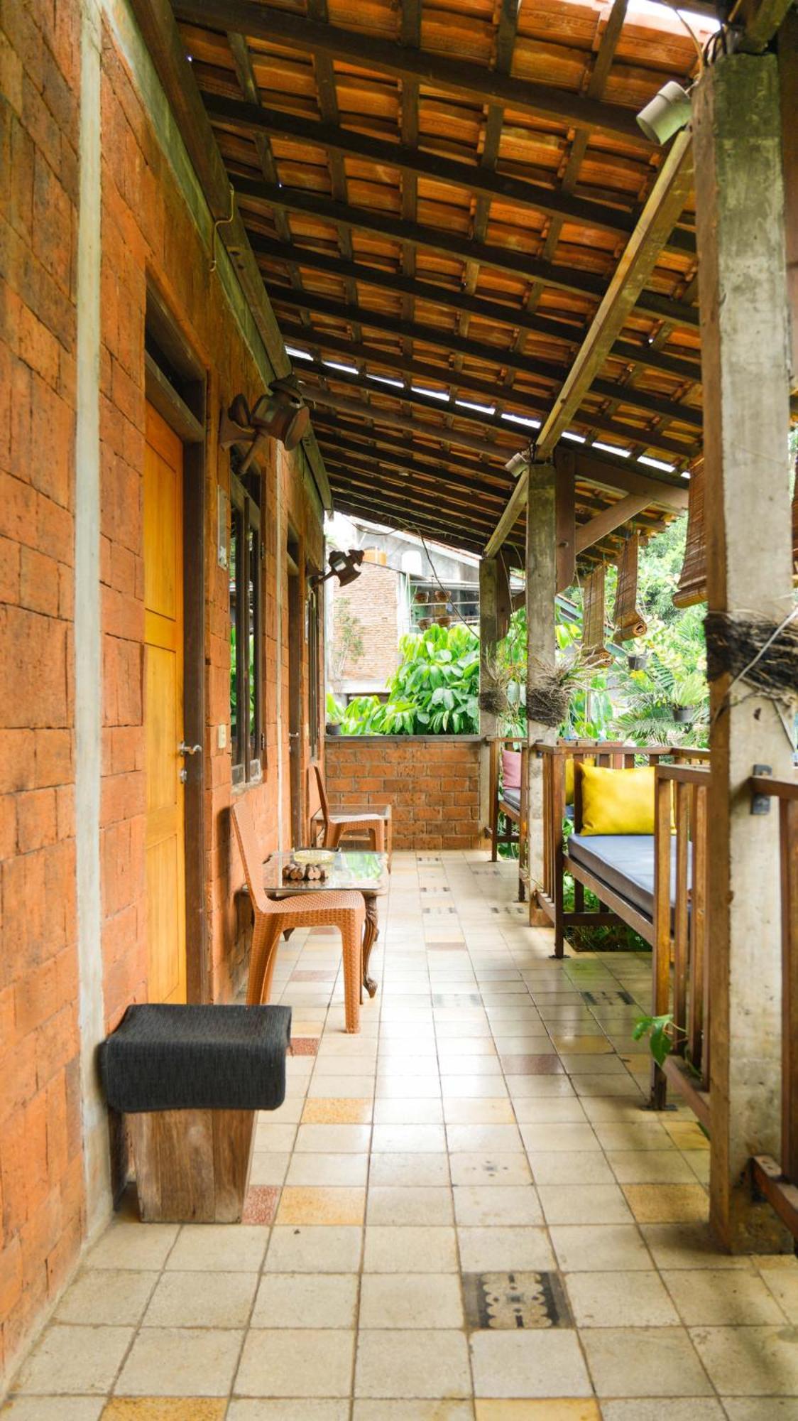 Djajanti House Bed & Breakfast Semarang Eksteriør bilde