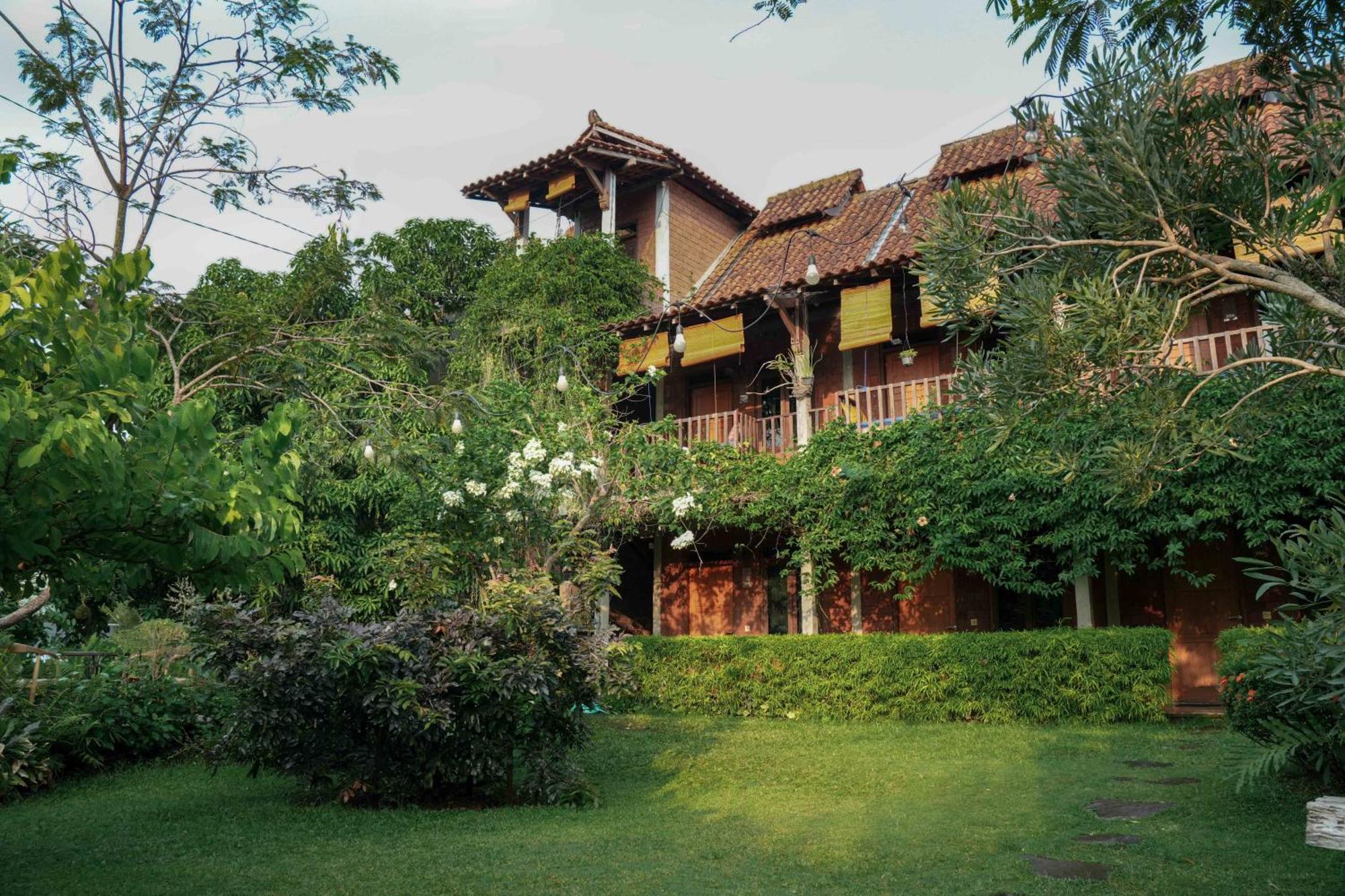 Djajanti House Bed & Breakfast Semarang Eksteriør bilde