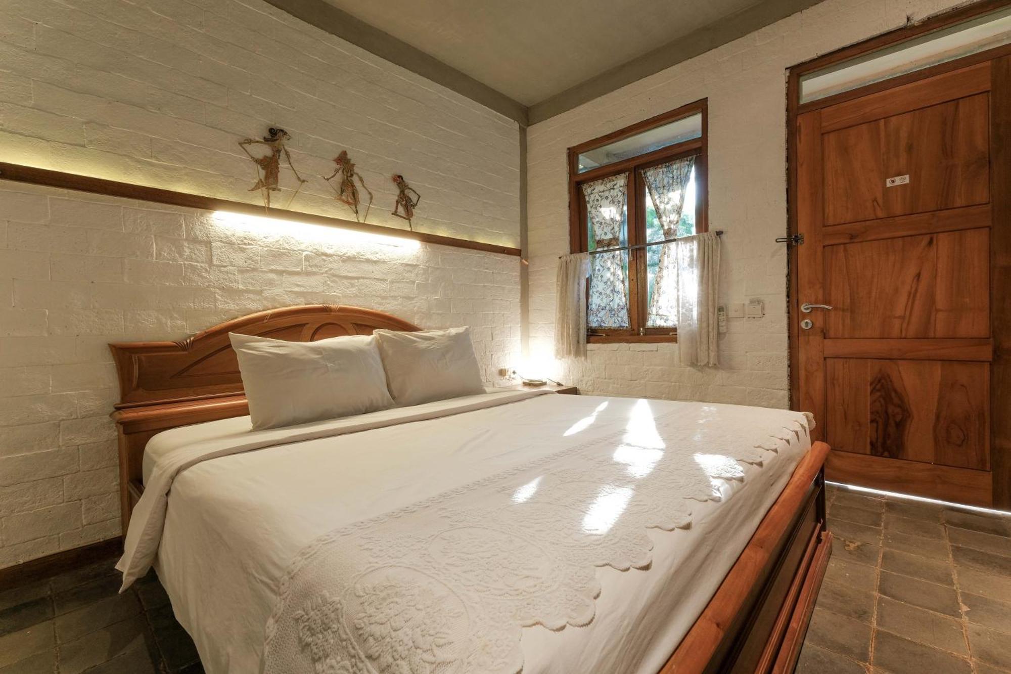 Djajanti House Bed & Breakfast Semarang Eksteriør bilde