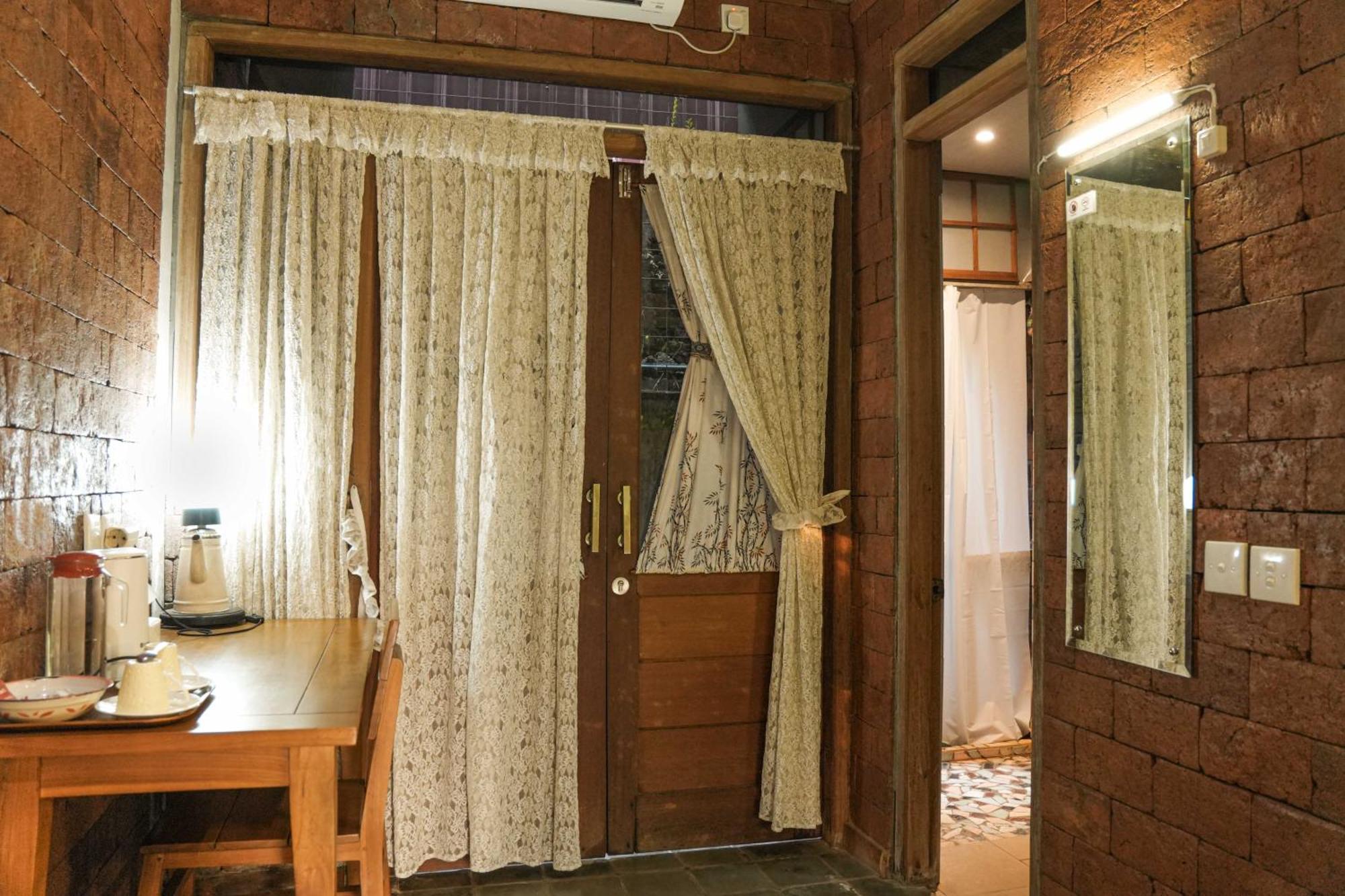 Djajanti House Bed & Breakfast Semarang Eksteriør bilde