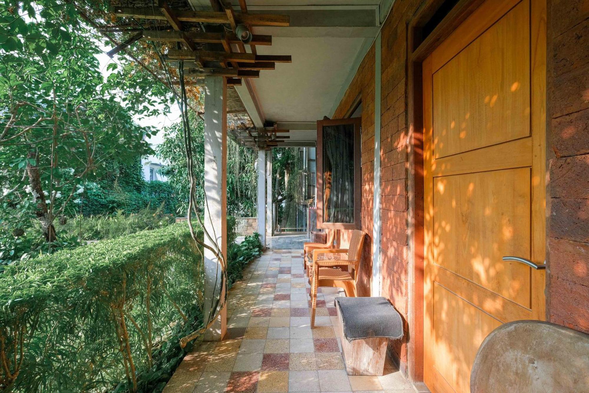 Djajanti House Bed & Breakfast Semarang Eksteriør bilde