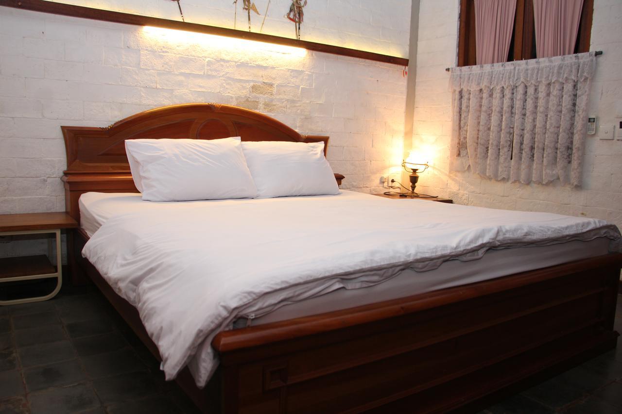 Djajanti House Bed & Breakfast Semarang Eksteriør bilde